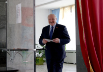 В Евросоюзе не считают Александра Лукашенко законным президентом Белоруссии, однако, несмотря на это, все равно будут продолжать с ним работать, так как именно он контролирует власть в стране