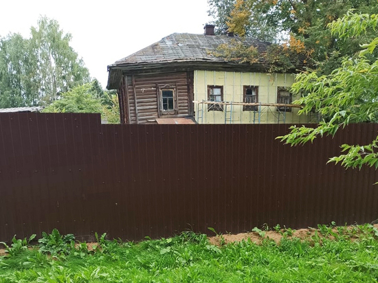 В Орлове проводят капремонт дома, который разрушается изнутри