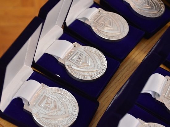 Хоккейная команда «Чебоксары» получила заслуженные серебряные медали