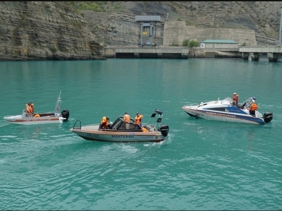 В Дагестане ищут пассажиров перевернувшейся лодки