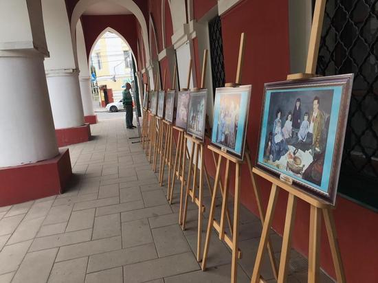 В Калуге открылась выставка репродукций икон и картин на тему семьи