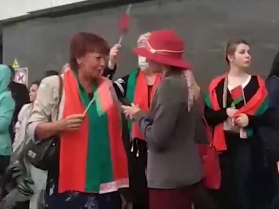На митинге за Лукашенко бабушки пугали адом и фашистами