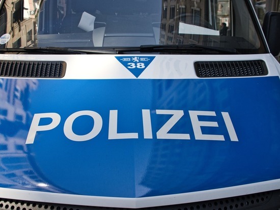 Германия: Полицейские арестовали напавшего на них 21-летнего, отказавшегося носить маску
