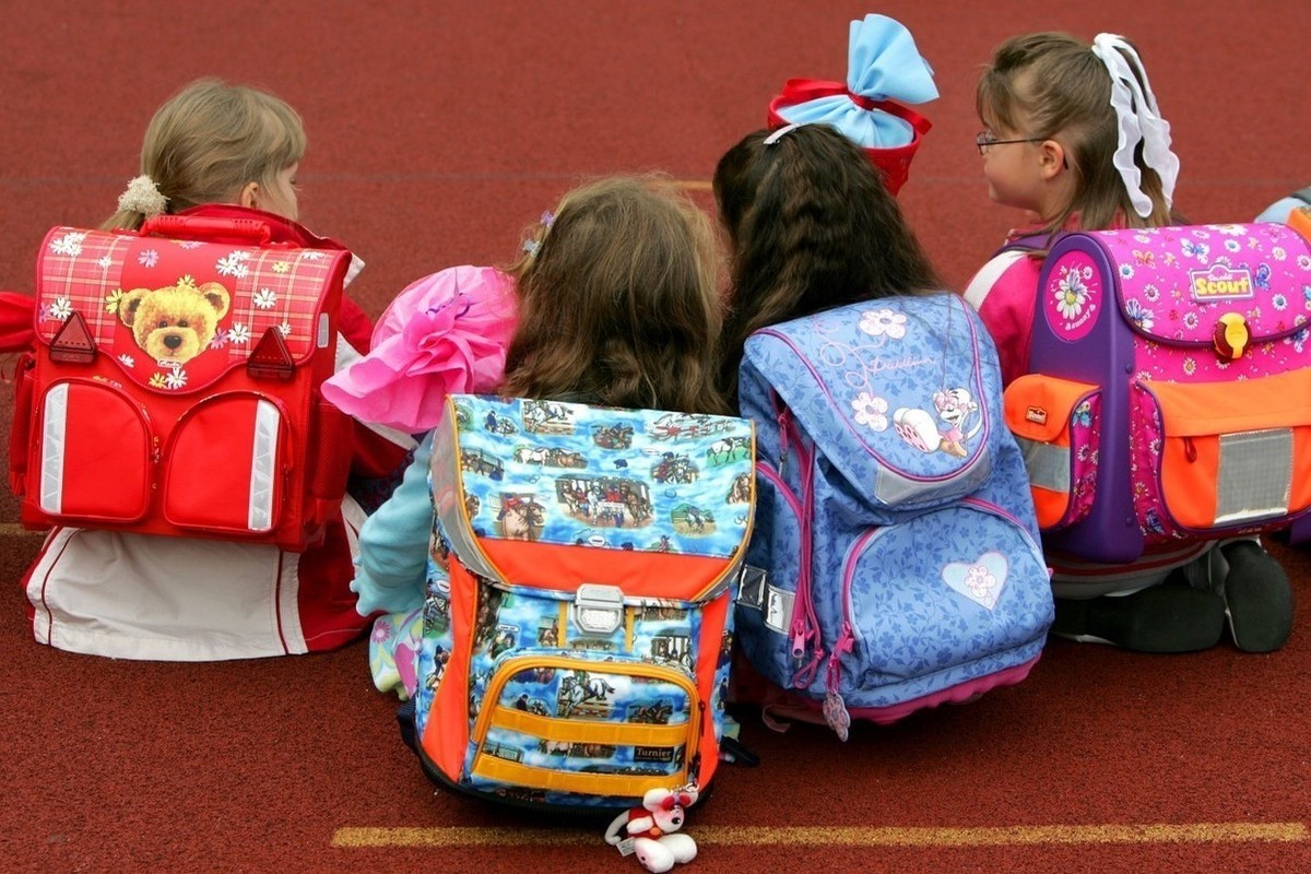 Школьный рюкзак на ребенке