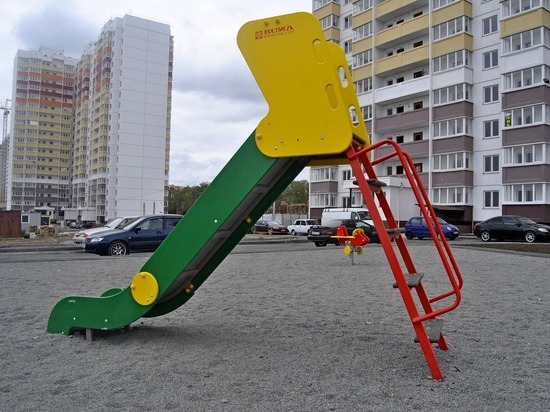 После ряда трагедий, на Алтае начали закрывать опасные детские площадки
