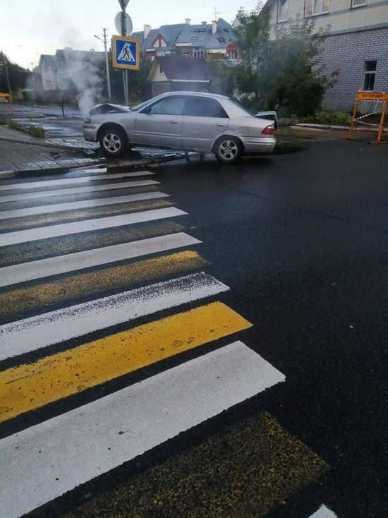 Одурманенный водитель протаранил дорожный знак в Твери