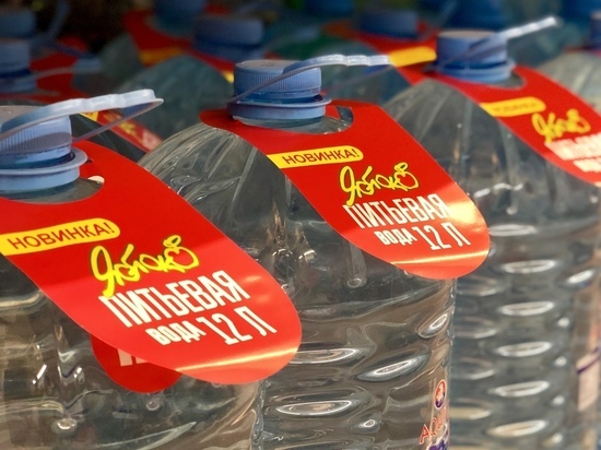Руководство торговой сети «Яблоко» исключает возникновение дефицита питьевой воды в супермаркетах.