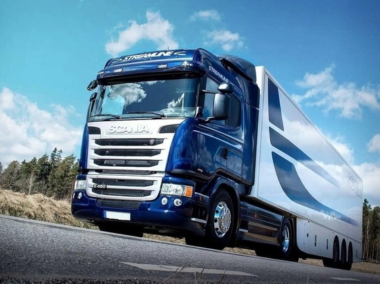 Scania врезалась в Nissan на встречной в Забайкалье
