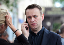 Дмитрий Песков заявил журналистам, что отношение к инциденту с Алексеем Навальным в Кремле никак не изменилось, президент не держит это дело на контроле, а доследственная проверка, о которой объявило МВД, является обычной процедурой в подобных случаях