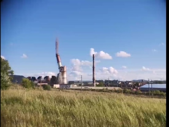 В Верхнем Уфалее посмотреть на взрыв труб собралась огромная толпа