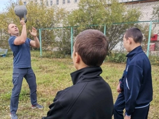 Юных правонарушителей познакомили с гиревым спортом в Чите
