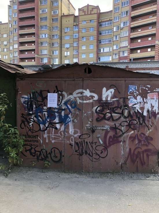 В Йошкар-Оле ищут собственников гаражей на улице Советской