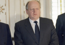 Экс-председатель Верховного совета Белоруссии Станислав Шушкевич заявил, что республике пора поменять флаг страны на бело-красно-белый