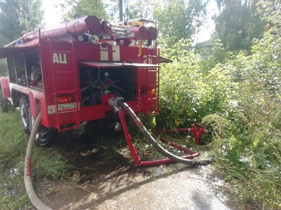 В Суздале пожарные спасли 2 человек и эвакуировали 8 на пожаре в жилом доме