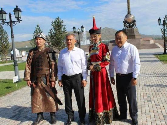 Глава Тувы поздравил Рустама Минниханова с Днем республики Татарстан