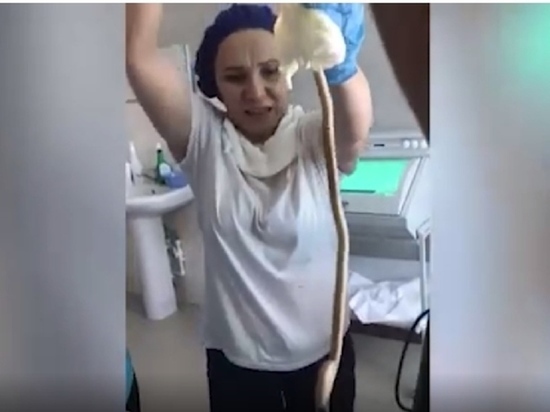 Дагестанские врачи извлекли змею из пациентки