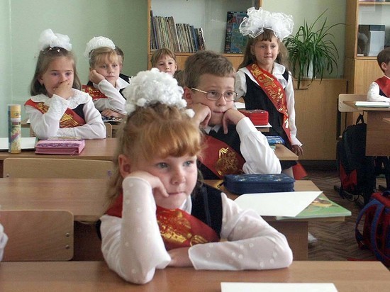 Россияне начали экономить на сборах ребенка в школу: "жуткие цены"