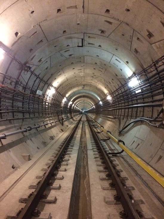 В тоннеле метро Петербурга нашли тело молодого мужчины
