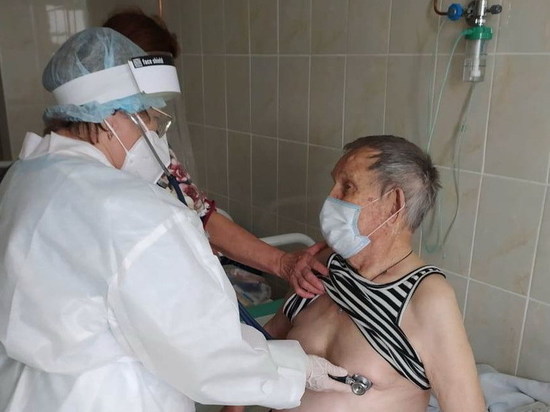 97-летний пациент вылечился от коронавируса в Чувашии