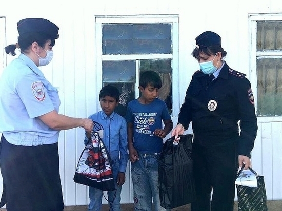 1 сентября смоленские полицейские помогли детям собраться в школу