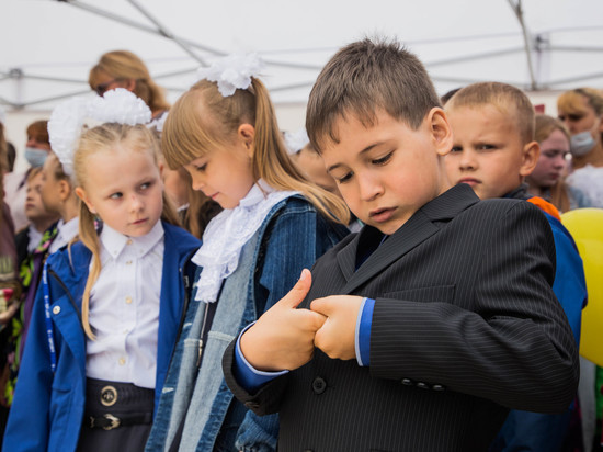 Бесплатную школьную форму выдали для детей многодетных семей в Тверской области