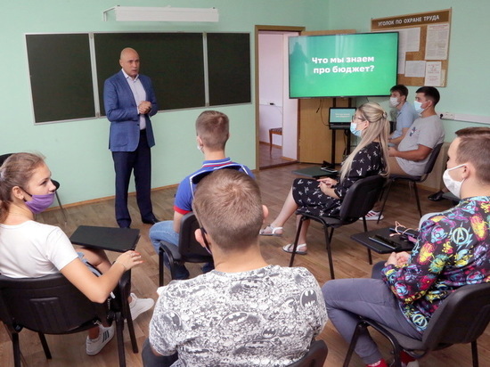 Липецкий губернатор рассказал студентам о финансовой грамотности