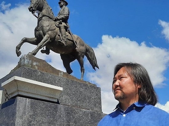 Бурятию посетили авторы конной статую Маршала Победы