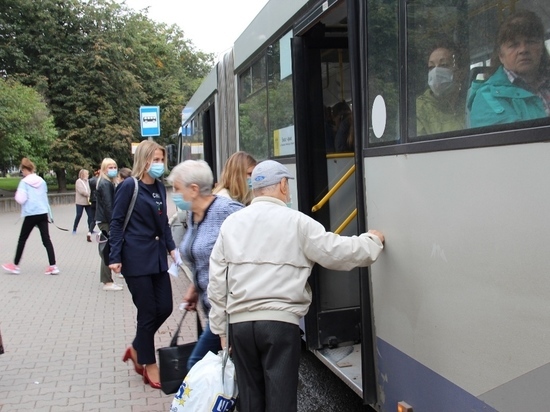 «Идиотизм какой-то!»: В псковских городских автобусах закончились проездные