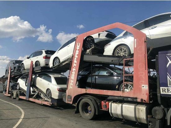 На трассе «Оренбург-Орск» задержали автовоз с крадеными машинами