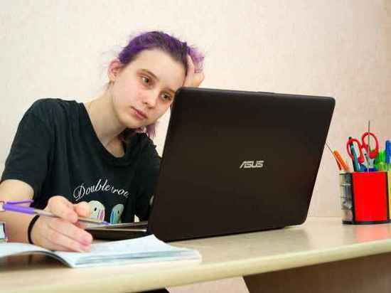 Челябинские школы в ближайшие дни могут уйти на онлайн обучение