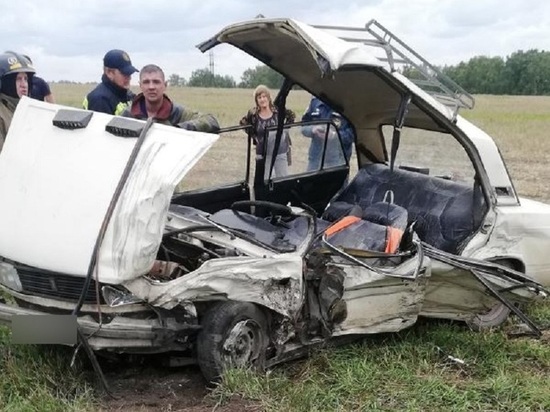 Пенсионер погиб в страшном тройном ДТП на кузбасской трассе