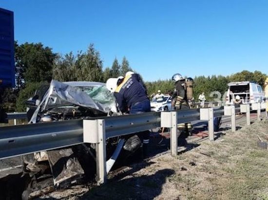 Шесть человек пострадали в ДТП легковушки с автобусом на трассе в РТ