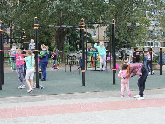 В сквере Скобелева в Рязани завершается монтаж детской площадки