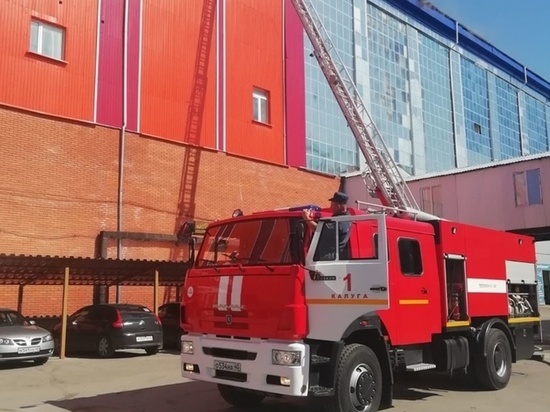 В МЧС озвучили подробности пожара здания хладокомбината в Калуге