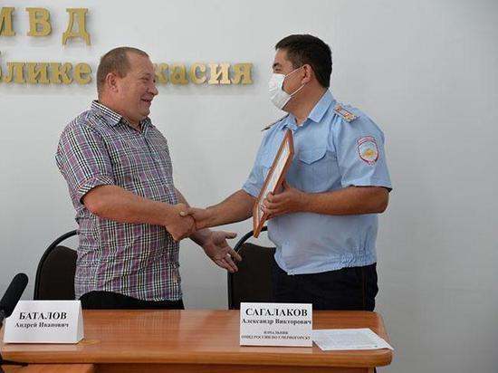Житель Черногорска задержал грабителя в офисе микрозаймов