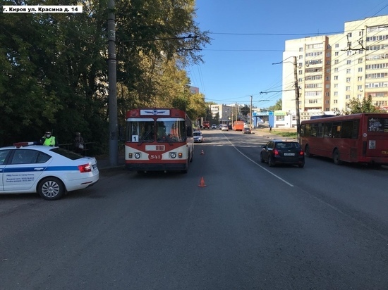 На Красина пожилая кировчанка упала в троллейбусе