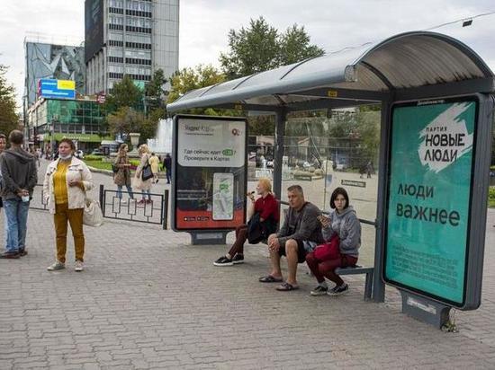 «Все кричали»: в Новосибирске девушка проехала на автобусе с зажатой в дверях головой