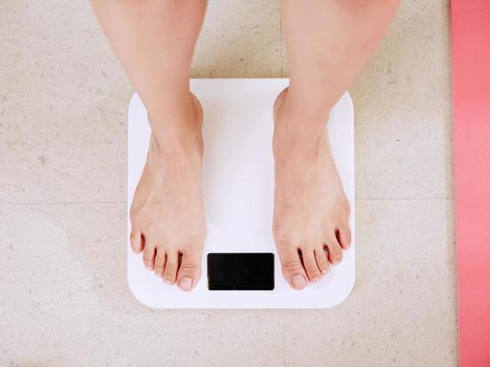 Не торопитесь худеть: кардиолог назвал плюсы лишнего веса