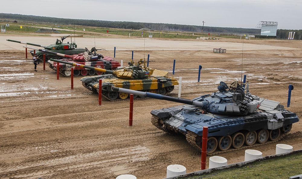 Армейские игры-2020 завершились танковыми гонками: кадры скорости