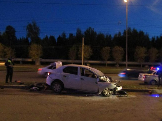 Пьяный водитель протаранил 2 припаркованных авто в Ижевске