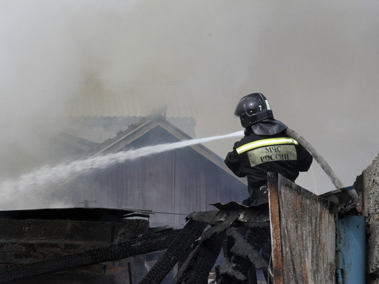 В пригороде Якутска при пожаре в жилом доме погибли два человека