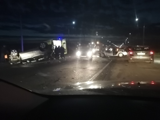 В Ярославле на окружной дороге перевернулась иномарка – четверо пострадавших