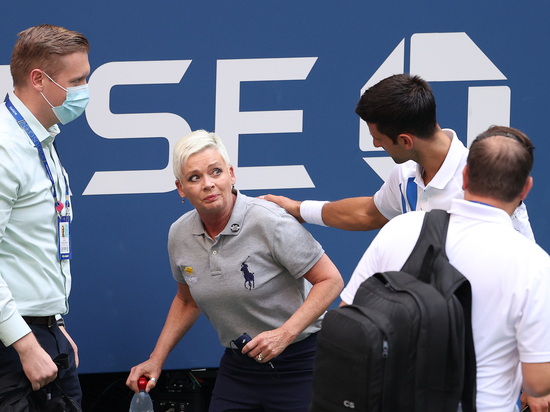 Джокович дисквалифицирован с US Open за попадание мячом в судью