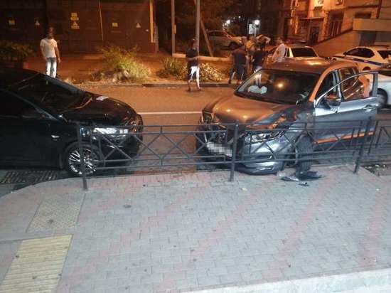 В Сочи в массовом ДТП столкнулись три машины и мопед, один человек пострадал
