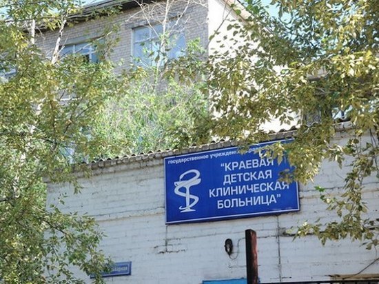 Упавшего с лестницы школьника госпитализировали в Чите