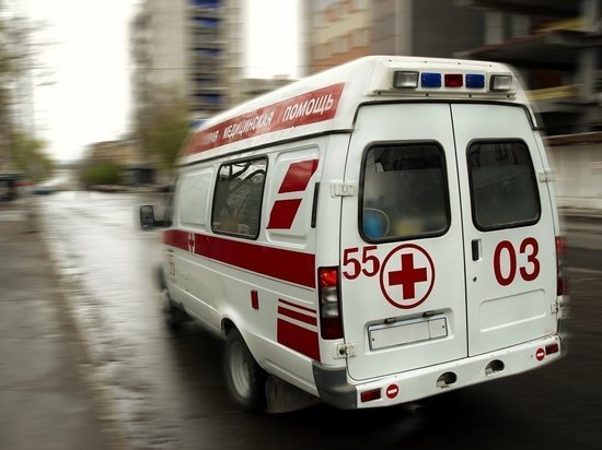 Ребенка доставили в больницу после падения в читинской школе