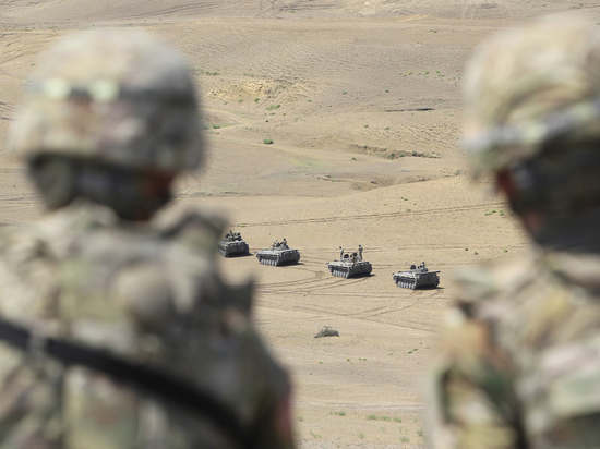 Альянс тренируется на западных и южных границах России