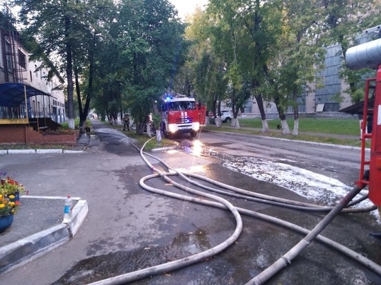 На заводе Каменска-Уральского из-за пожара эвакуировали рабочих