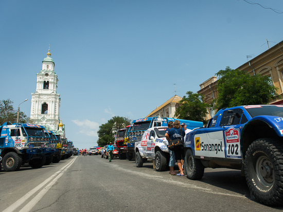 В центре Астрахани на 4 дня перекрыто движение автотранспорта