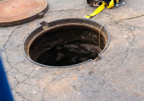 Двое мужчин, тела которых извлекли из канализационного люка в Чите, отравились продуктами разложения канализационных стоков
